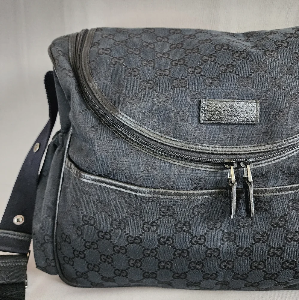 ✨️GUCCI GG Canvas Diaper Messenger Bag